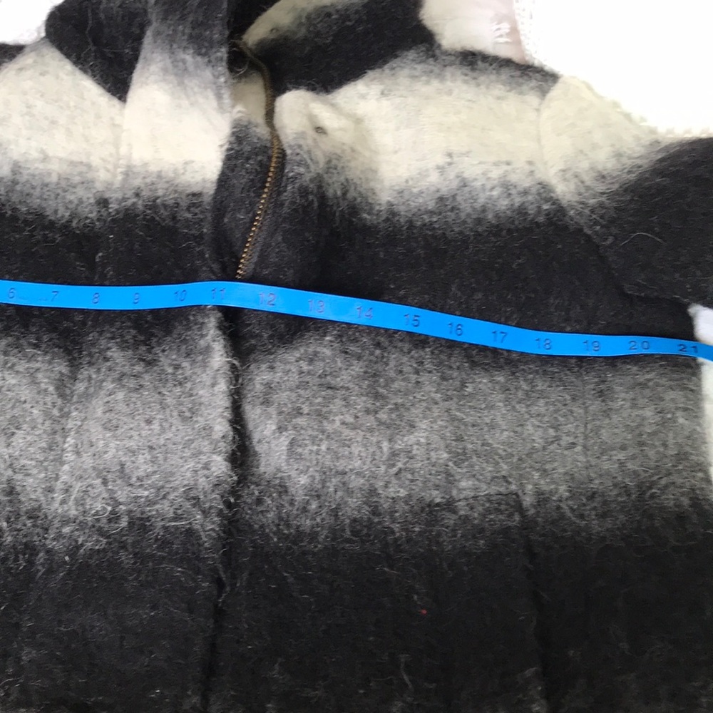 BANANA REPUBLIC Ombre Striped Jacket - Picture 11 of 12
